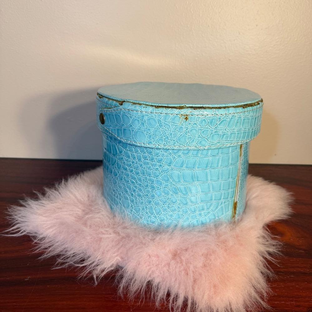 Vintage Turquoise Blue Faux Crocodile Embossed Round Hat Box Storage Case